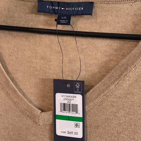 L-Tommy Hilfiger Argyle V Neck Sweater - Picture 2 of 5